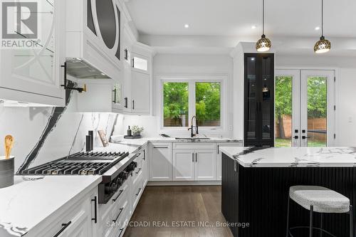 193 Mateo Place, Mississauga, ON - Indoor Photo Showing Kitchen With Upgraded Kitchen