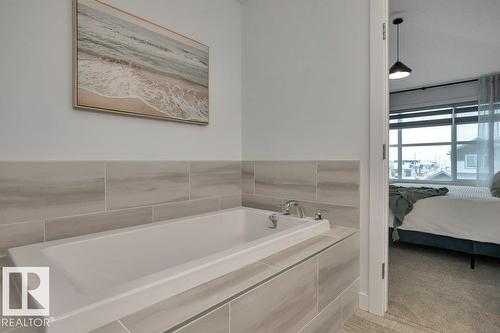 104 Bluff Cv, Leduc, AB - Indoor Photo Showing Bathroom