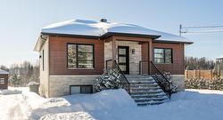 225 Rue des Pivoines  Mont-Laurier, QC J9L 3G3