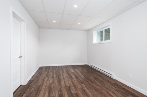 Salle familiale - 225 Rue Des Pivoines, Mont-Laurier, QC - Indoor Photo Showing Other Room