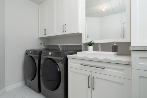 Salle de bains - 225 Rue Des Pivoines, Mont-Laurier, QC - Indoor Photo Showing Laundry Room