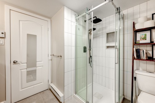 Bathroom - 102-2078 Rue Lespérance, Montréal (Ville-Marie), QC - Indoor Photo Showing Bathroom