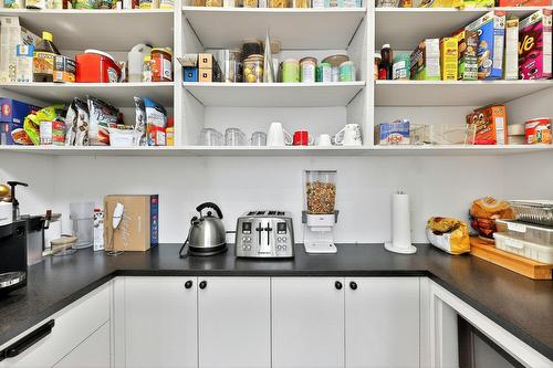 Cuisine - 62 Rue Monette, Saint-Hippolyte, QC - Indoor With Storage