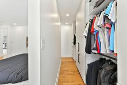 Walk-in closet - 