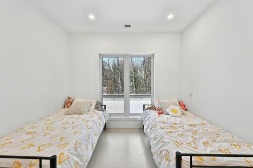 Chambre à coucher - 62 Rue Monette, Saint-Hippolyte, QC - Indoor Photo Showing Bedroom