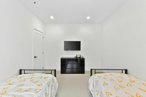 Chambre à coucher - 62 Rue Monette, Saint-Hippolyte, QC - Indoor Photo Showing Bedroom