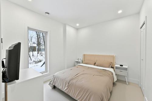 Chambre à coucher - 62 Rue Monette, Saint-Hippolyte, QC - Indoor Photo Showing Bedroom