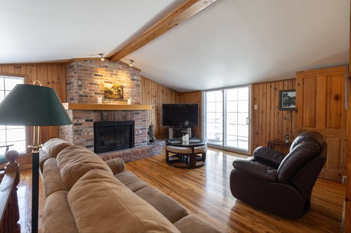 Salle familiale - 220 Rue De L'Église, Rosemère, QC - Indoor Photo Showing Living Room With Fireplace