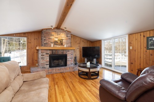 Salle familiale - 220 Rue De L'Église, Rosemère, QC - Indoor Photo Showing Living Room With Fireplace