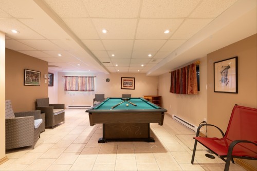 Salle de jeux - 220 Rue De L'Église, Rosemère, QC - Indoor Photo Showing Other Room