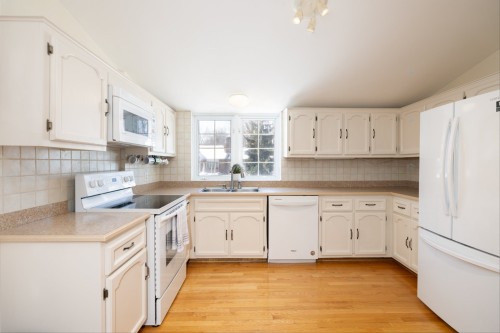 Cuisine - 220 Rue De L'Église, Rosemère, QC - Indoor Photo Showing Kitchen With Double Sink