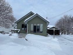 30 Melvin Ave  Thunder Bay, ON P7A 7C2