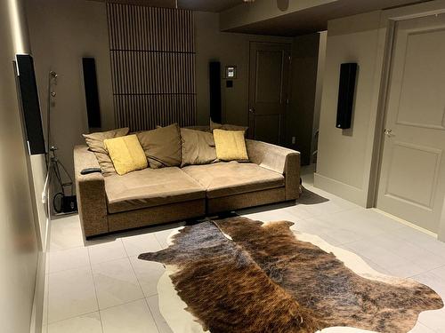 Salle familiale - 218Z Av. Hermitage, Pointe-Claire, QC 