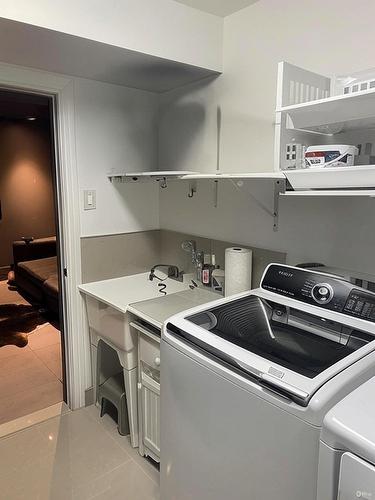 Salle de lavage - 218Z Av. Hermitage, Pointe-Claire, QC 