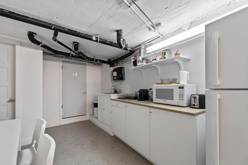 Kitchenette - 5-10410 Boul. Gouin O., Montréal (Pierrefonds-Roxboro), QC - Indoor