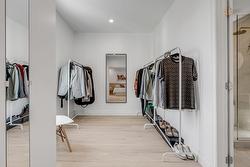 Walk-in closet - 