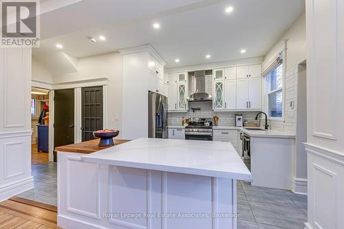 23 Fairholt Road N, Hamilton, ON - Indoor Photo Showing Kitchen With Upgraded Kitchen