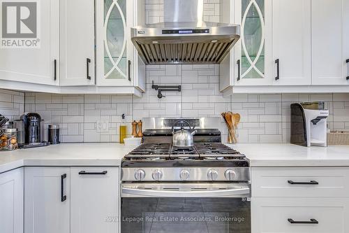 23 Fairholt Road N, Hamilton, ON - Indoor Photo Showing Kitchen With Upgraded Kitchen