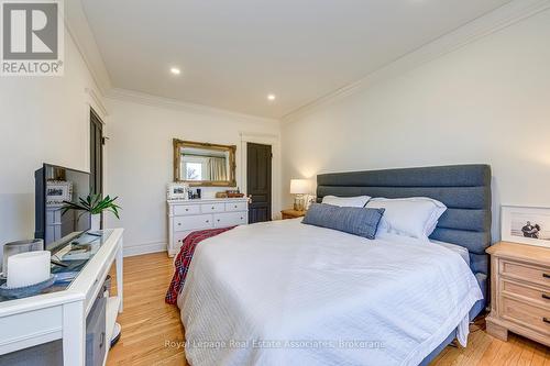 23 Fairholt Road N, Hamilton, ON - Indoor Photo Showing Bedroom