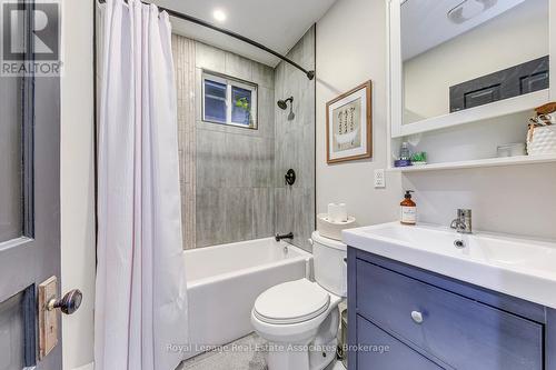 23 Fairholt Road N, Hamilton, ON - Indoor Photo Showing Bathroom