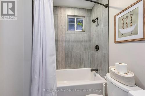 23 Fairholt Road N, Hamilton, ON - Indoor Photo Showing Bathroom