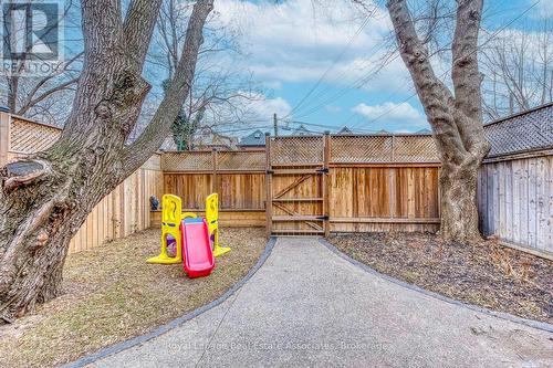 23 Fairholt Road N, Hamilton, ON - Outdoor