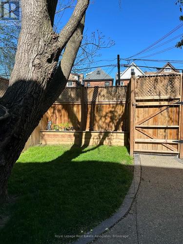 23 Fairholt Road N, Hamilton, ON - Outdoor