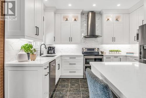 273 Duskywing Way, Oakville, ON - Indoor Photo Showing Kitchen With Upgraded Kitchen