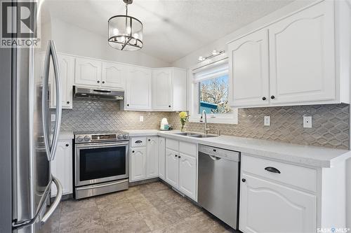 215 Wickenden Crescent, Saskatoon, SK - Indoor Photo Showing Kitchen With Stainless Steel Kitchen With Double Sink With Upgraded Kitchen