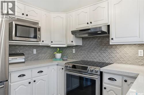 215 Wickenden Crescent, Saskatoon, SK - Indoor Photo Showing Kitchen With Stainless Steel Kitchen With Upgraded Kitchen