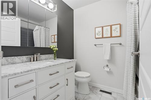 215 Wickenden Crescent, Saskatoon, SK - Indoor Photo Showing Bathroom