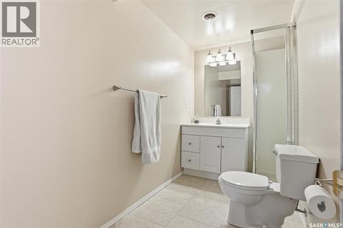 215 Wickenden Crescent, Saskatoon, SK - Indoor Photo Showing Bathroom