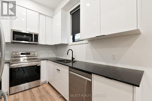 822 Maitland Street, London East (East B), ON - Indoor Photo Showing Kitchen With Double Sink