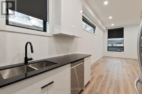 822 Maitland Street, London East (East B), ON - Indoor Photo Showing Kitchen