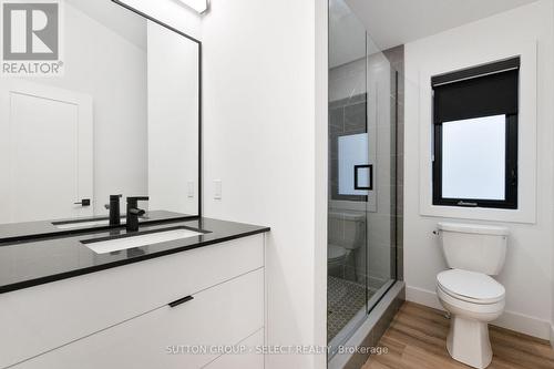 822 Maitland Street, London East (East B), ON - Indoor Photo Showing Bathroom