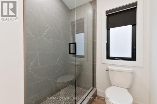 822 Maitland Street, London East (East B), ON - Indoor Photo Showing Bathroom
