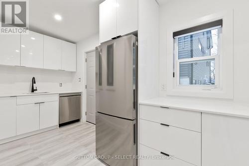 822 Maitland Street, London East (East B), ON - Indoor Photo Showing Kitchen