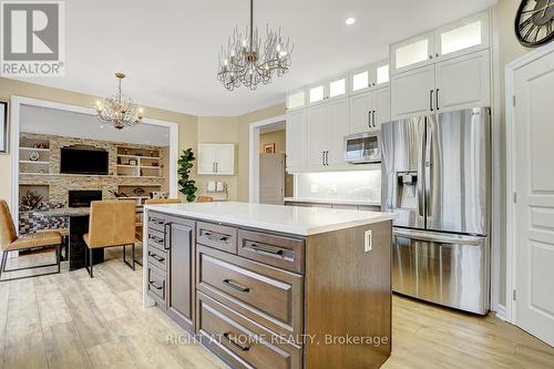 523 Landswood Way, Ottawa, ON - Indoor Photo Showing Kitchen