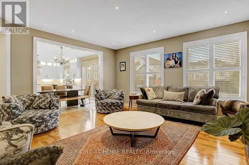 523 Landswood Way, Ottawa, ON - Indoor Photo Showing Living Room