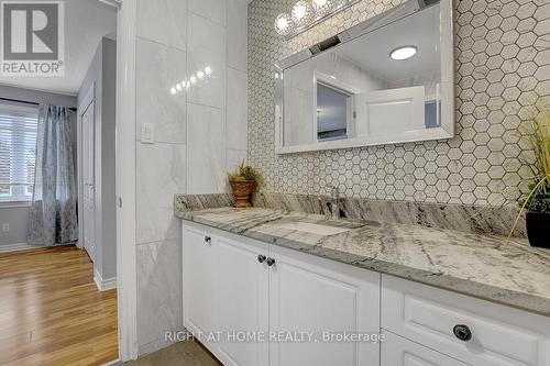 523 Landswood Way, Ottawa, ON - Indoor Photo Showing Bathroom