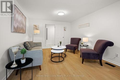 134 Pepperwood Crescent, Kitchener, ON - Indoor Photo Showing Living Room