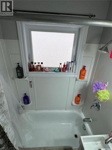 675 Pasqua Street, Regina, SK - Indoor Photo Showing Bathroom