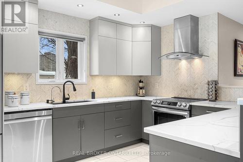 2212 Joanne Avenue, Ottawa, ON - Indoor Photo Showing Kitchen With Upgraded Kitchen