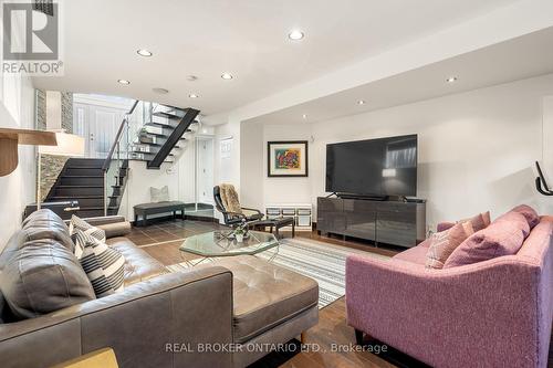 2212 Joanne Avenue, Ottawa, ON - Indoor Photo Showing Living Room