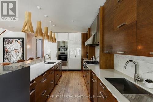 2442 Meadowood Crescent, Oakville, ON - Indoor Photo Showing Kitchen With Upgraded Kitchen