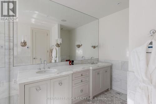 2442 Meadowood Crescent, Oakville, ON - Indoor Photo Showing Bathroom