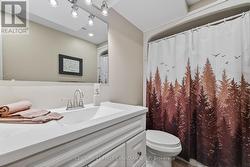 Lower 4 piece bathroom - 