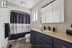 Upper 4 piece washroom - 