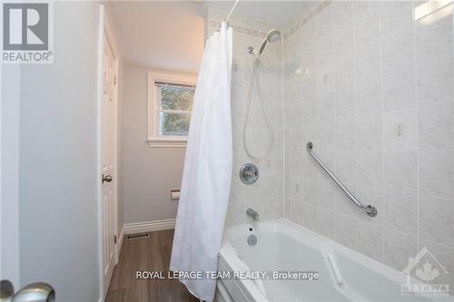 49 Crownhill Street, Ottawa, ON - Indoor Photo Showing Bathroom