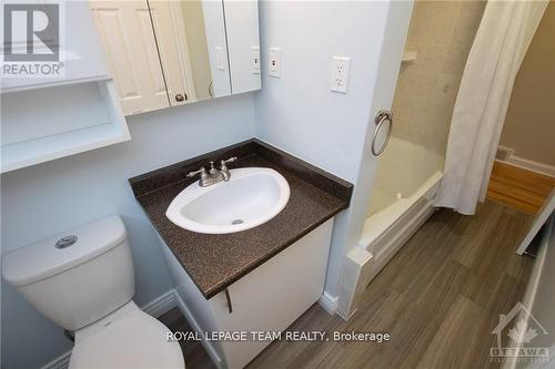 49 Crownhill Street, Ottawa, ON - Indoor Photo Showing Bathroom
